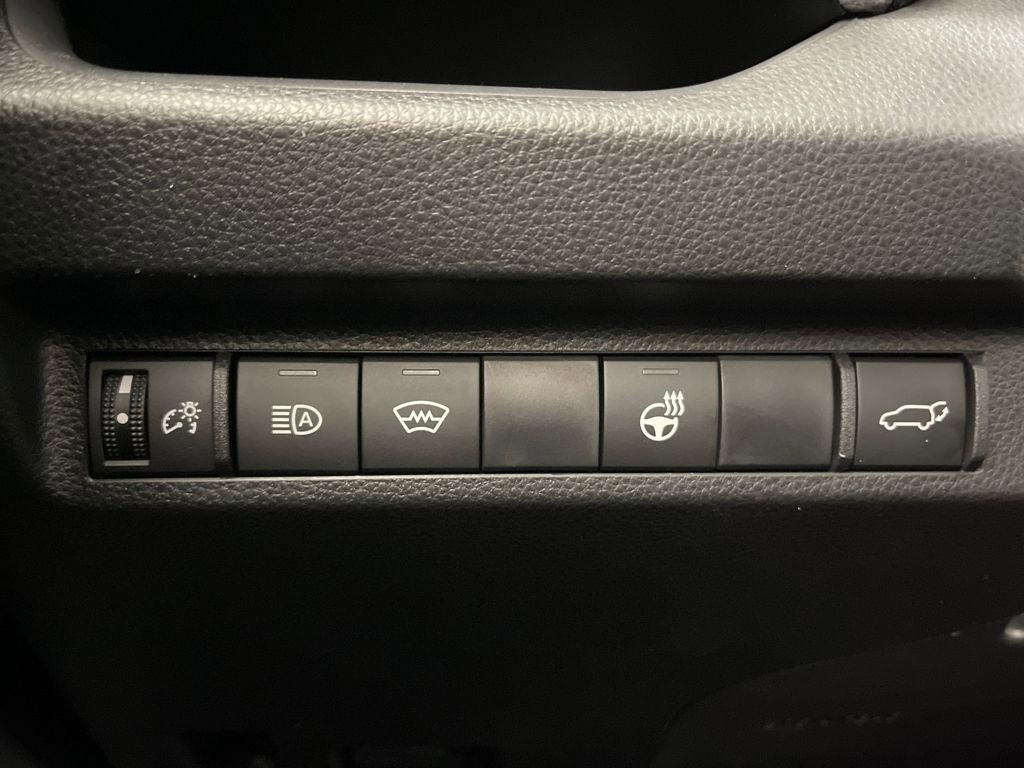 Used 2025 Toyota RAV4 XLE image 30