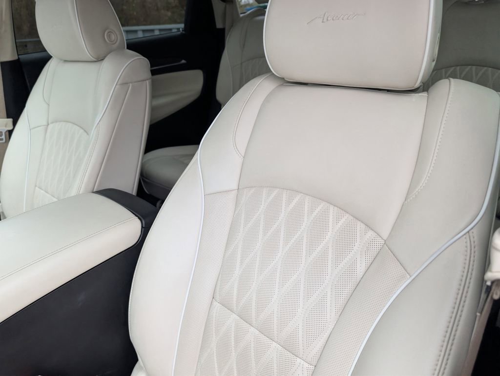 Used 2022 Buick Enclave Avenir w/ Avenir Technology Package image 23