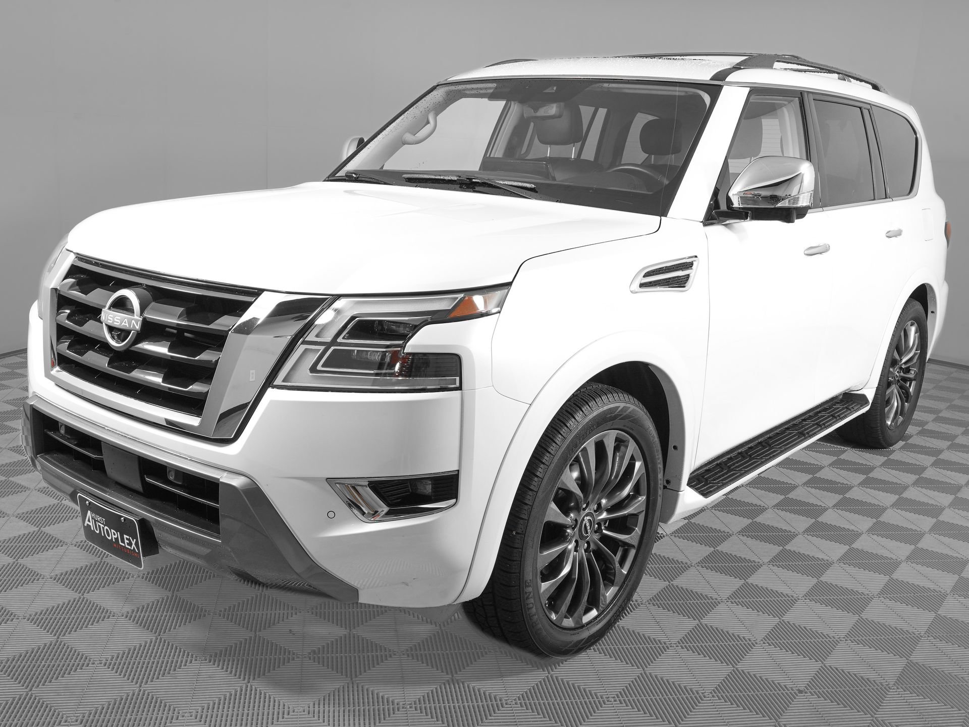 Used 2024 Nissan Armada Platinum w/ Captain's Chairs Package RWD image 7