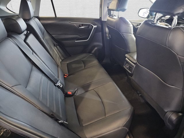 Used 2021 Toyota RAV4 XLE Premium image 11
