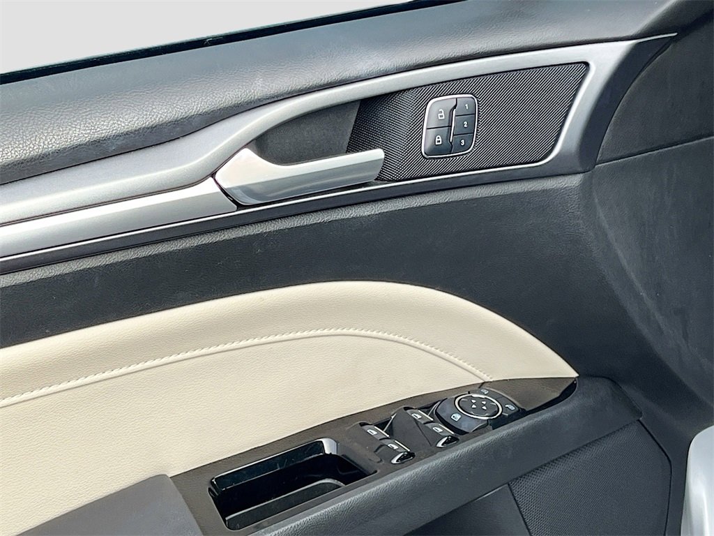 Used 2015 Ford Fusion Energi Titanium w/ Driver Assist Package image 18