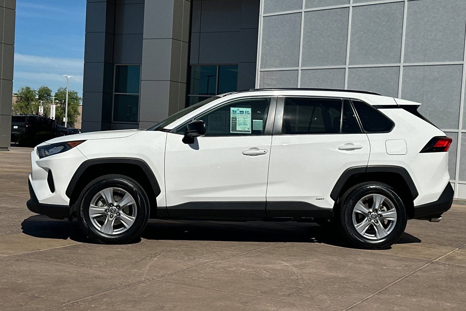 Certified 2022 Toyota RAV4 LE AWD/4WD image 7