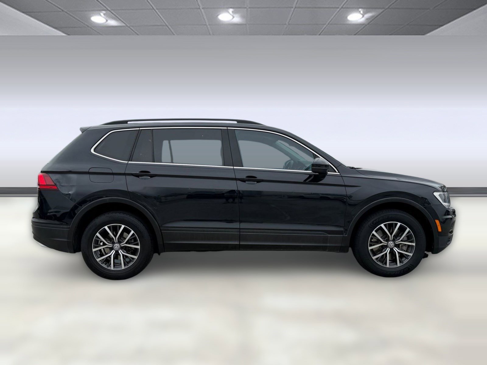 Used 2019 Volkswagen Tiguan SE w/ Panoramic Sunroof Package FWD image 7