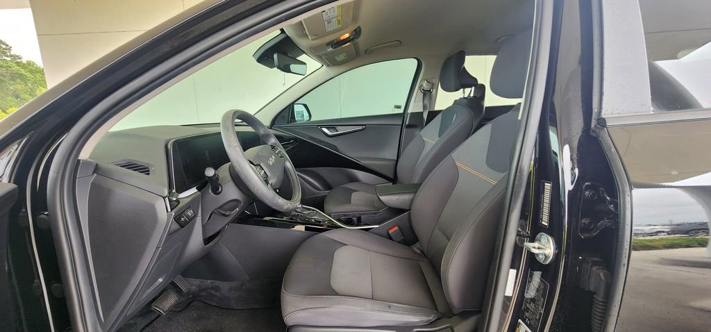 Used 2024 Kia Niro LX FWD image 17
