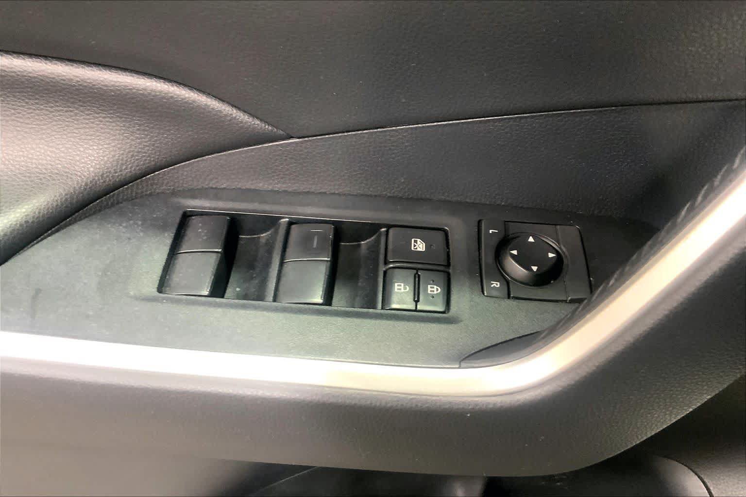 Used 2020 Toyota RAV4 LE w/ All Weather Liner Package AWD/4WD image 33