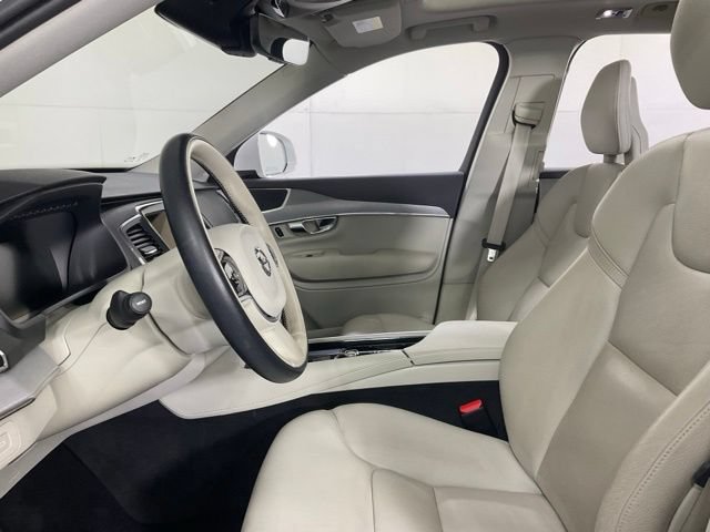 Used 2022 Volvo XC90 T5 Momentum w/ Protection Package Premier FWD image 24