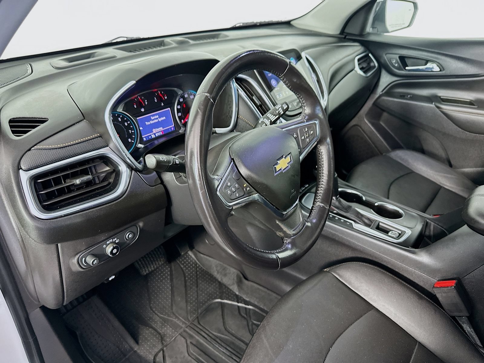 Used 2021 Chevrolet Equinox Premier w/ LPO, Floor Liner Package FWD image 9