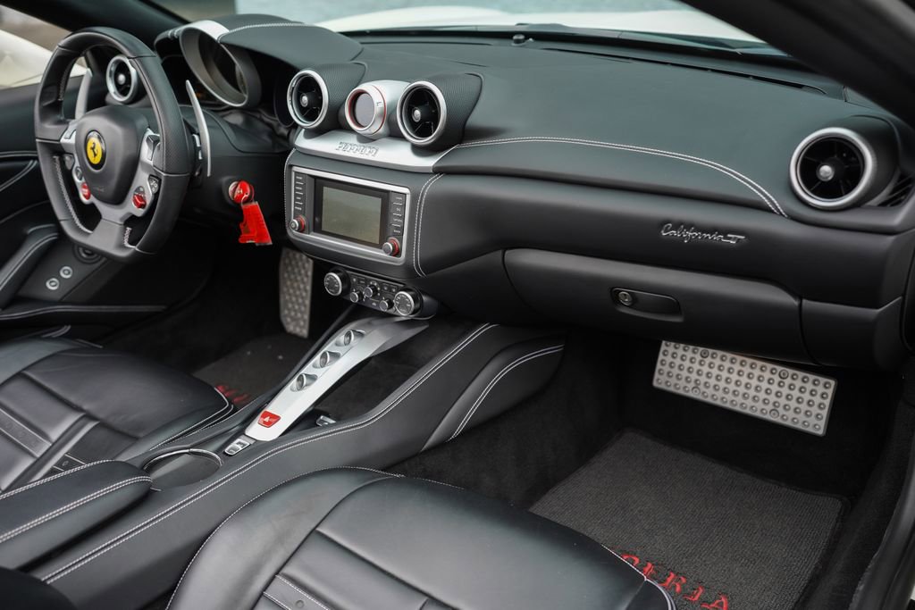 Used 2016 Ferrari California T image 23