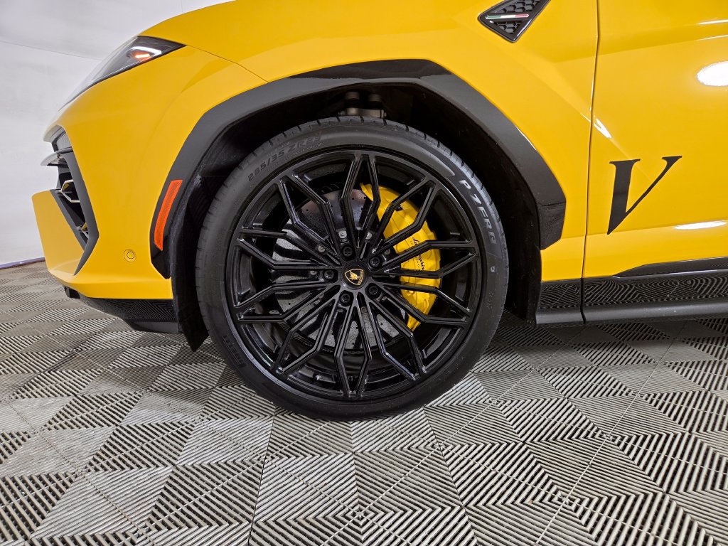 Used 2025 Lamborghini Urus SE AWD/4WD image 6