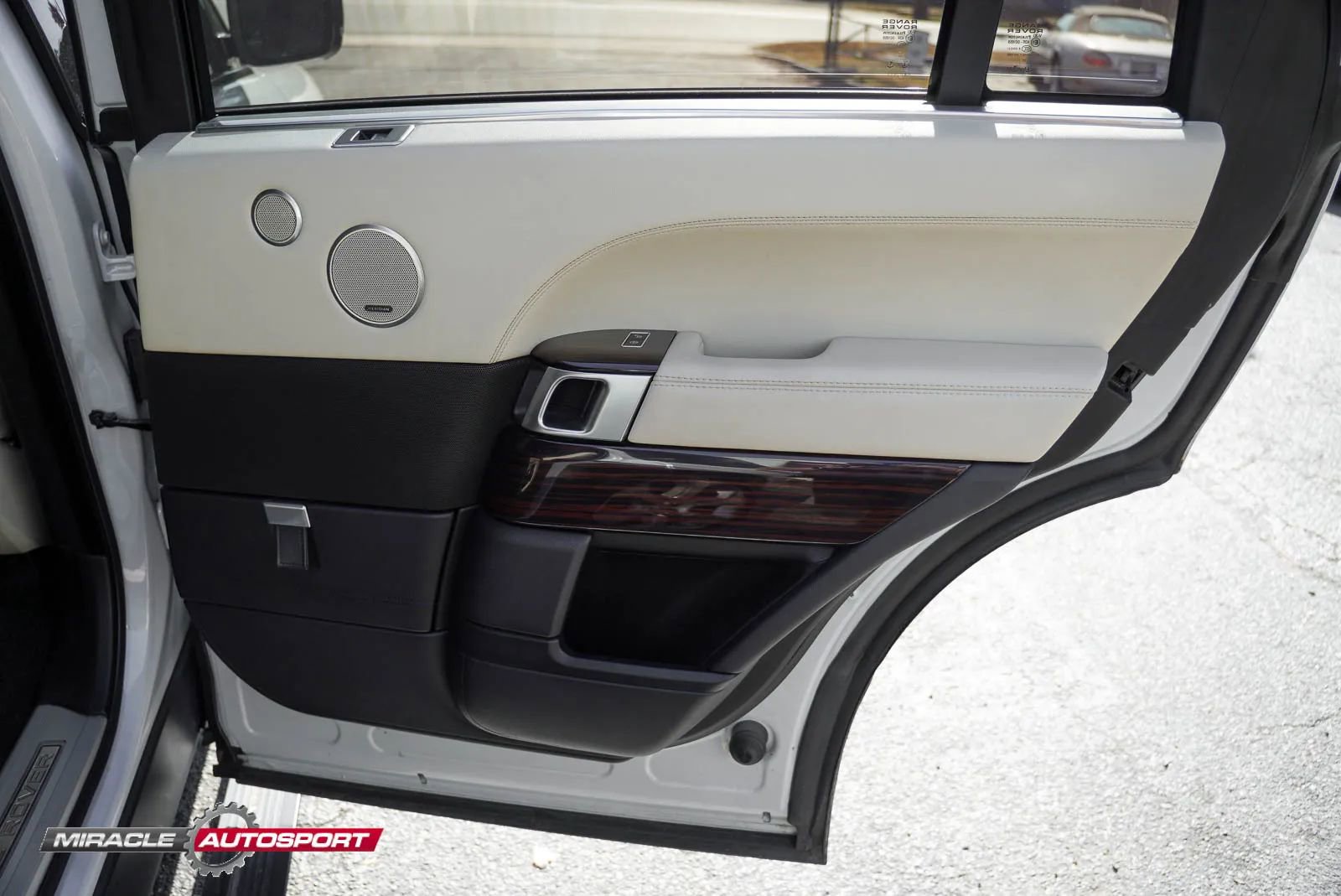 Used 2017 Land Rover Range Rover Long Wheelbase Supercharged image 36
