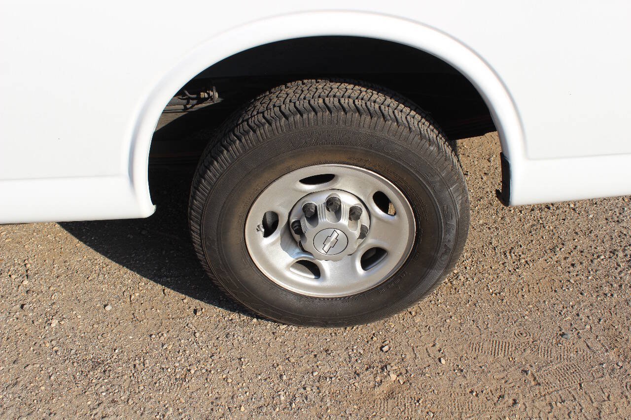 Used 2015 Chevrolet Express 3500 RWD image 22
