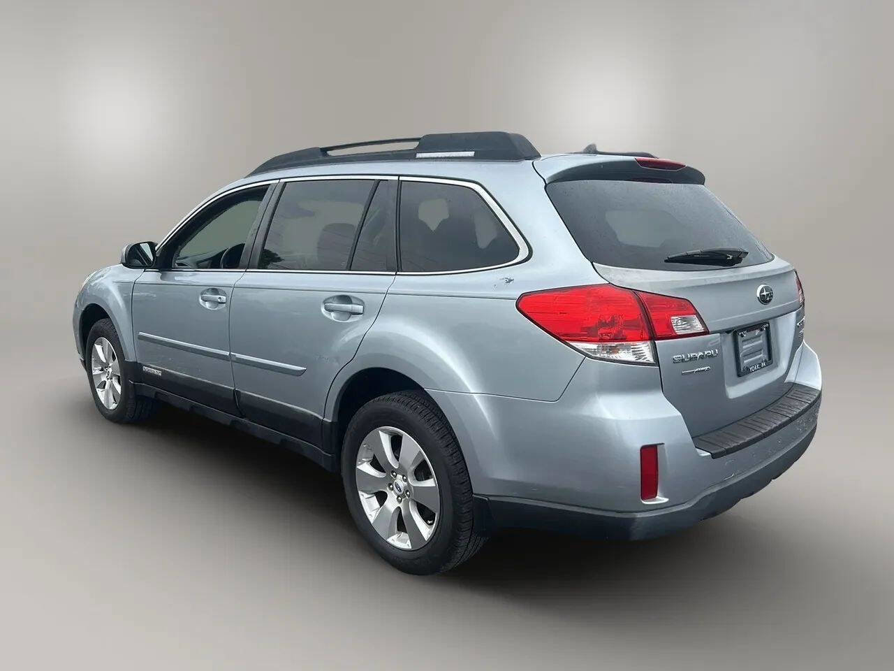 Used 2012 Subaru Outback 3.6R Limited w/ Moonroof Pkg AWD/4WD image 5