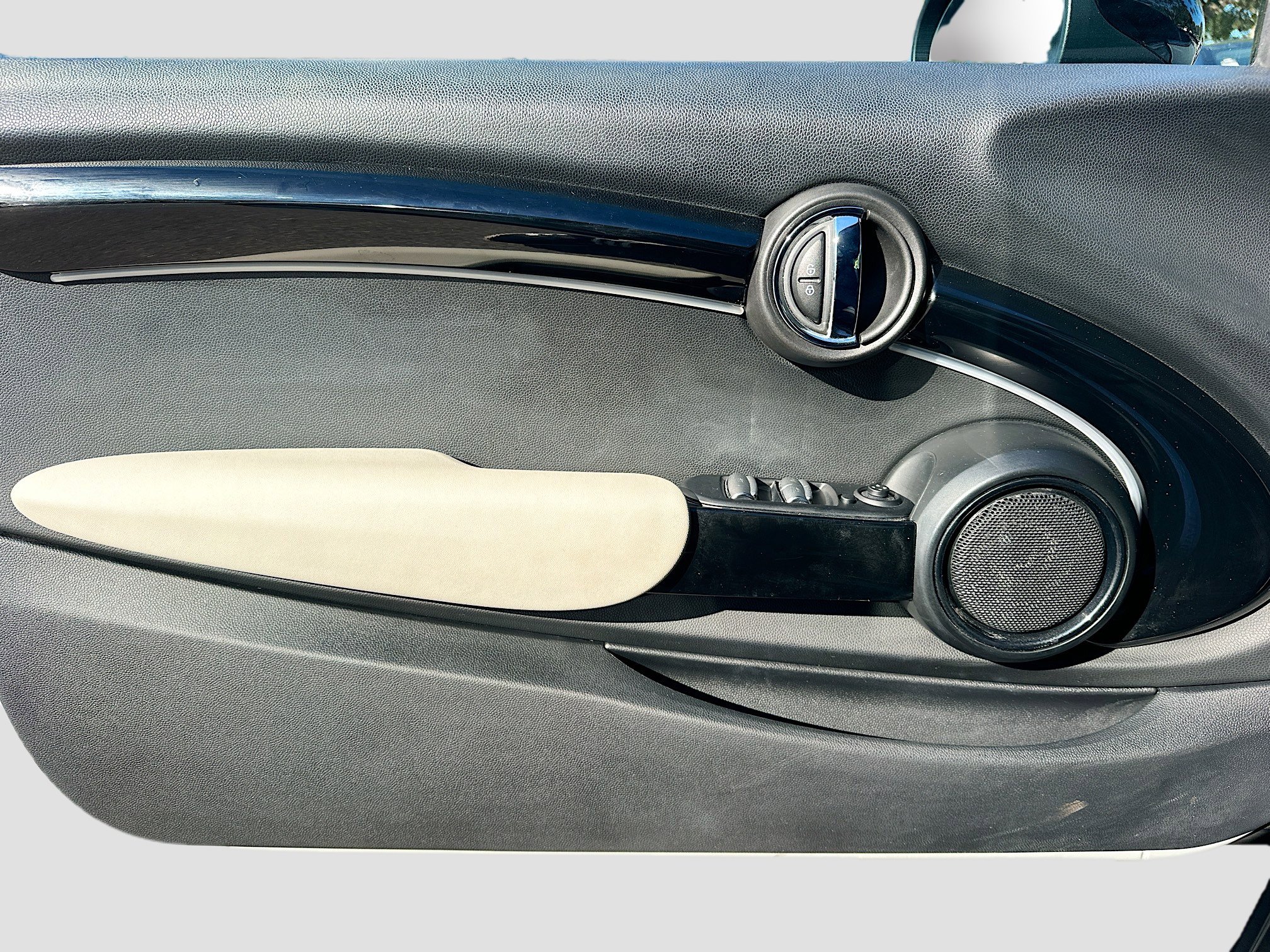 Used 2019 MINI Cooper S w/ Signature Upholstery Package image 20