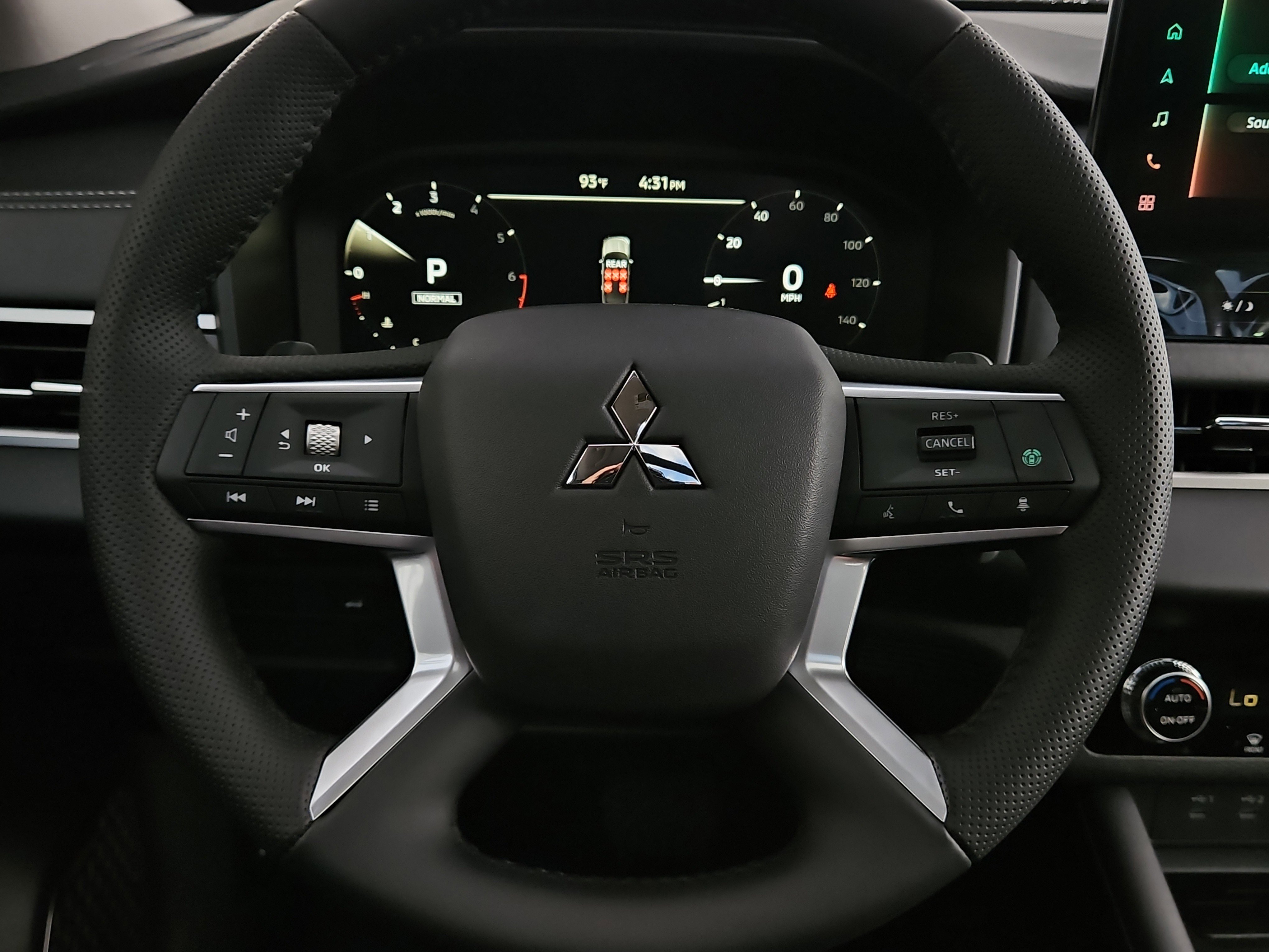 New 2025 Mitsubishi Outlander SE image 11