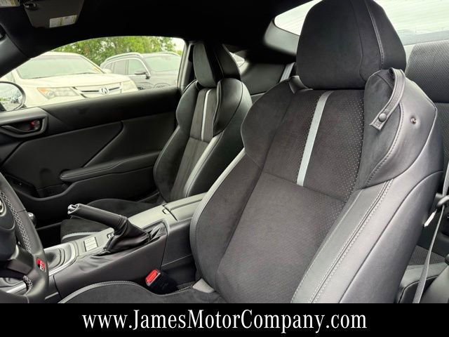 Used 2025 Toyota GR86 Premium w/ Performance Package RWD image 12