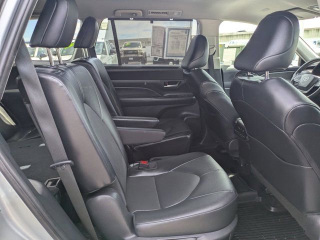 Used 2024 Toyota Grand Highlander XLE image 5
