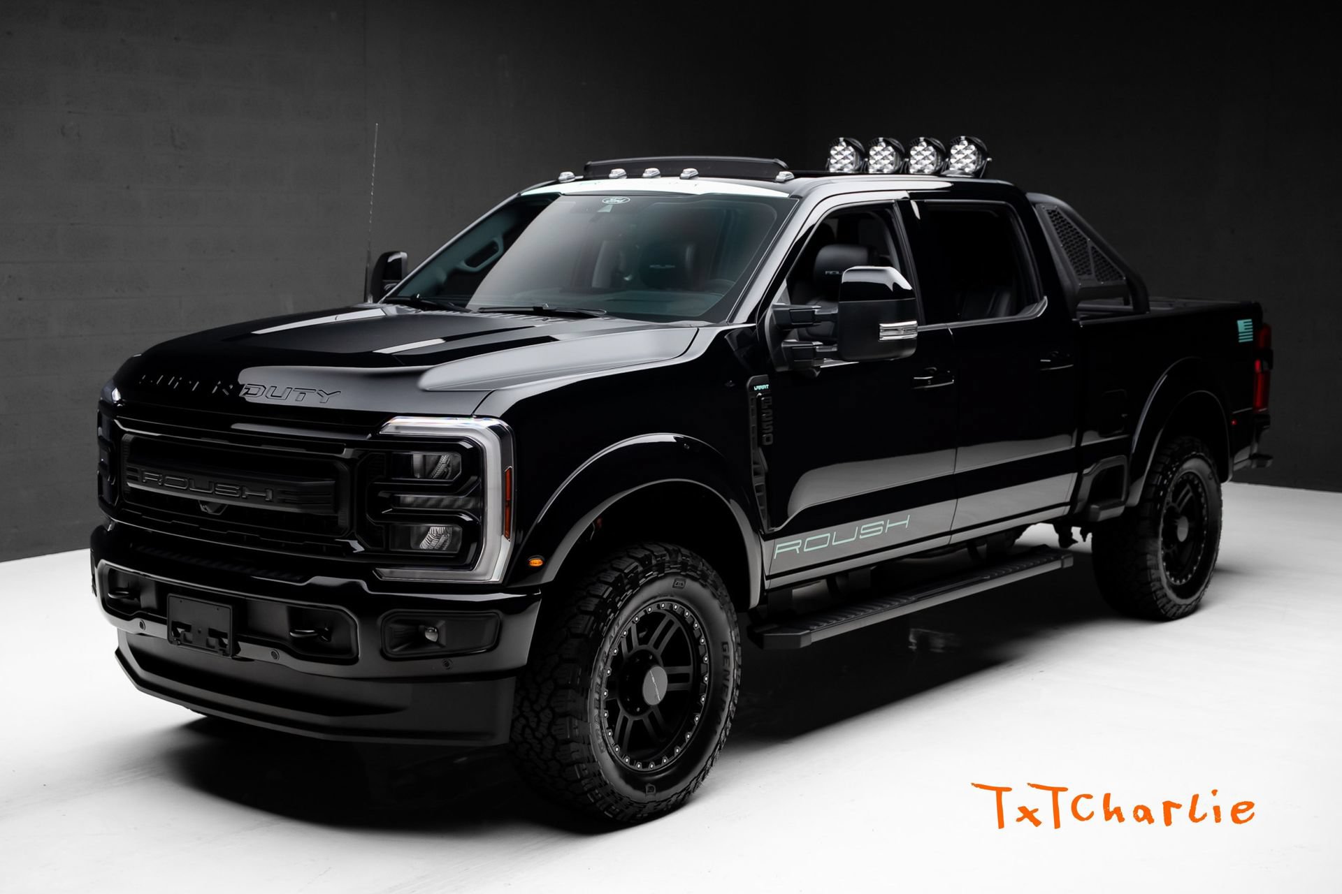 Used 2026 Ford F250 Lariat w/ Black Appearance Package AWD/4WD image 1