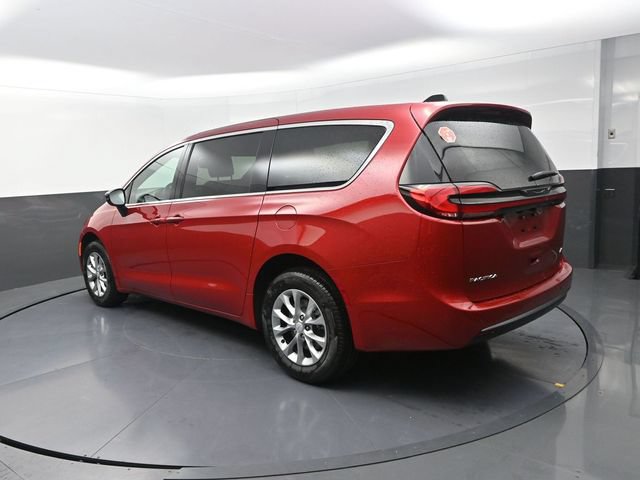 New 2027 Chrysler Pacifica Select AWD/4WD image 7
