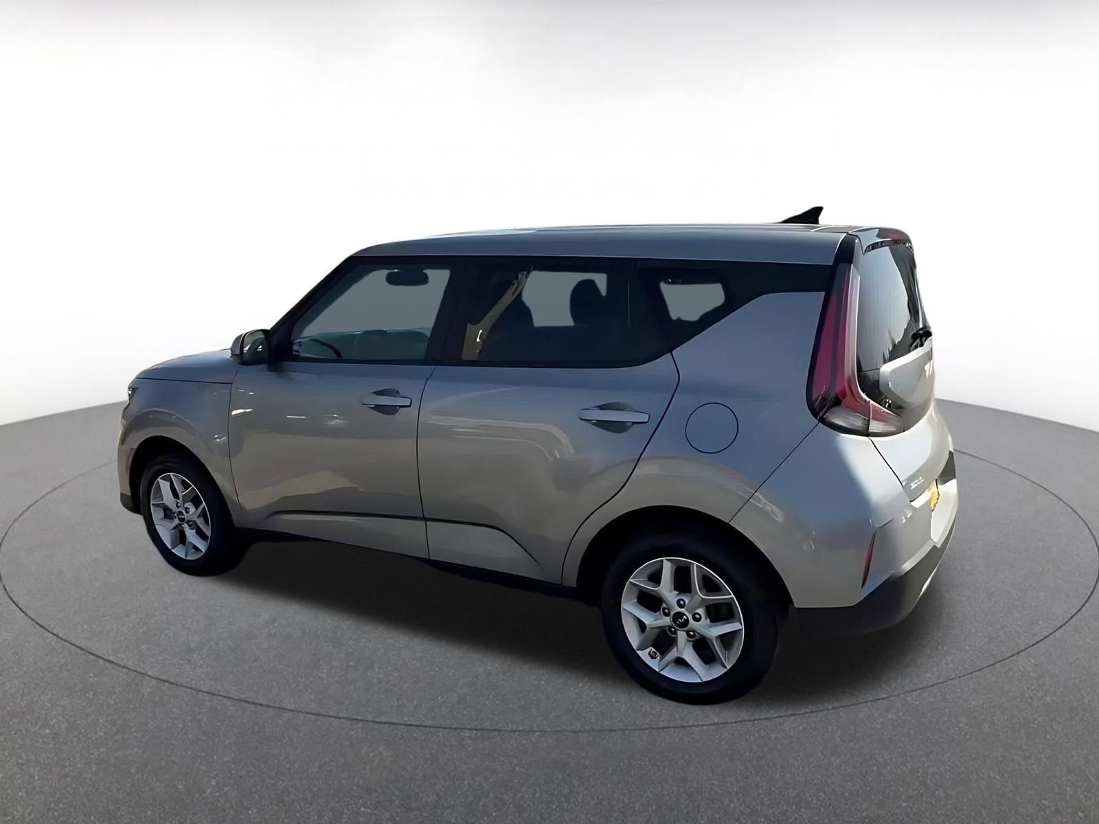Used 2025 Kia Soul LX w/ LX Technology Package image 9