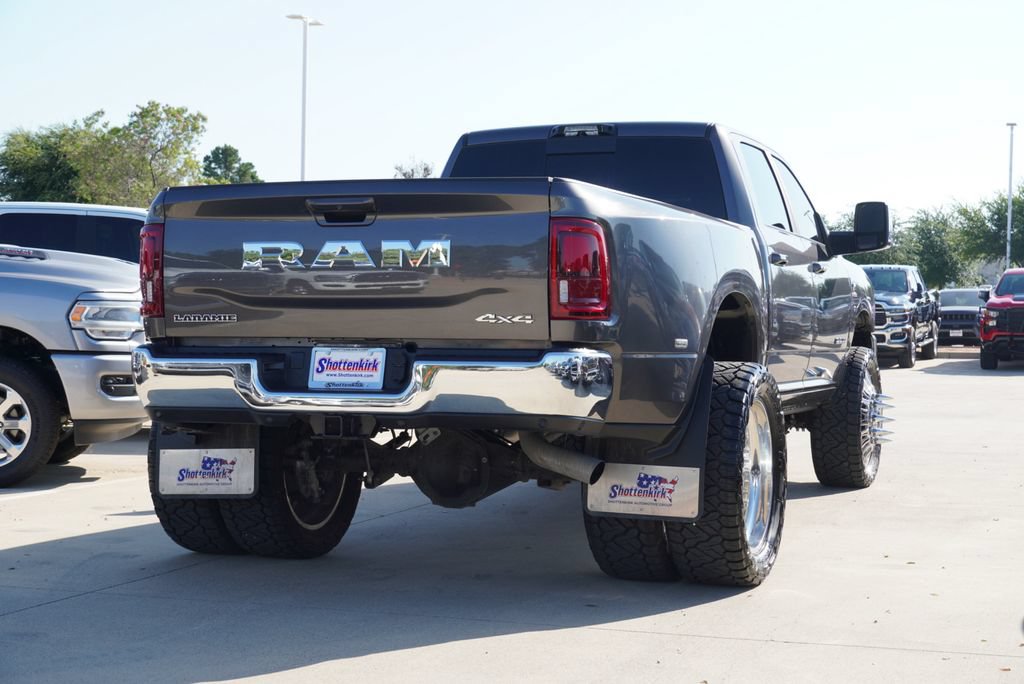 New 2026 RAM 3500 Laramie AWD/4WD image 9