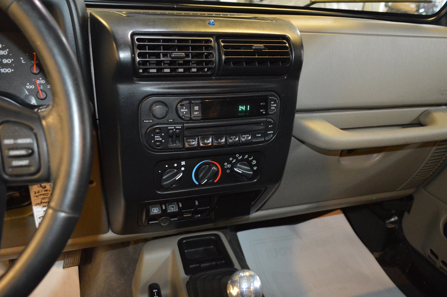 Used 2004 Jeep Wrangler Sahara w/ Dual Top Group AWD/4WD image 17