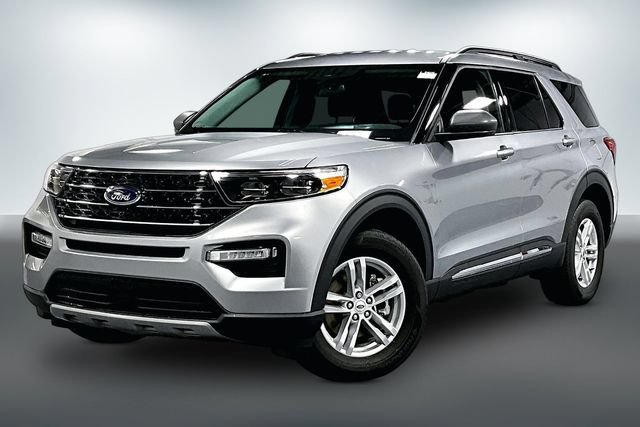 Used 2024 Ford Explorer XLT w/ Equipment Group 202A AWD/4WD image 3
