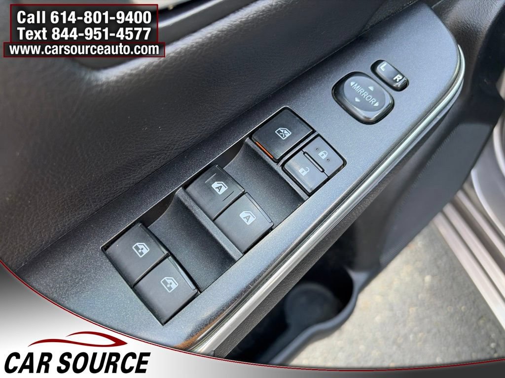 Used 2016 Toyota Camry SE w/ Moonroof Package FWD image 17