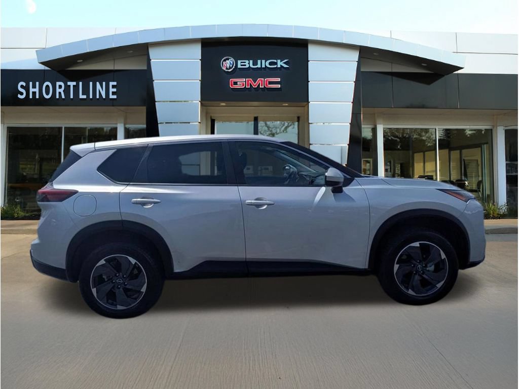 Used 2024 Nissan Rogue SV AWD/4WD image 2