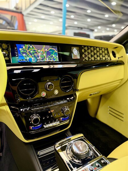 Used 2022 Rolls-Royce Phantom Sedan RWD image 11