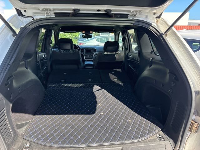 Used 2017 Jeep Grand Cherokee Laredo w/ Quick Order Package 23E image 3