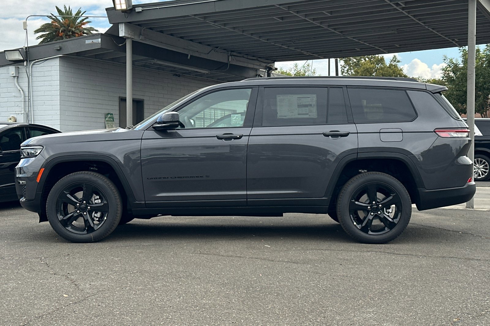 New 2025 Jeep Grand Cherokee L Limited w/ Black Appearance Package image 6