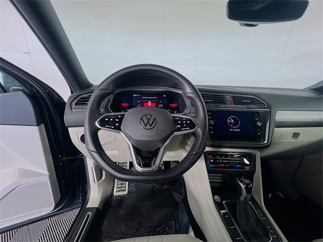Used 2023 Volkswagen Tiguan SE R-Line image 13