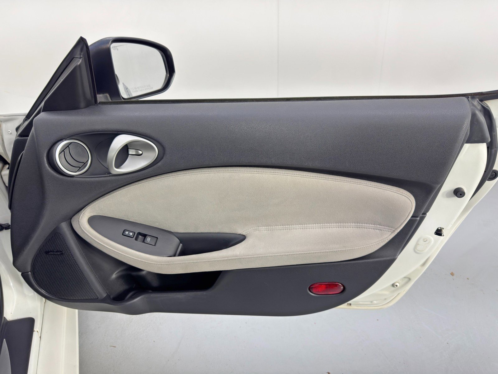 Used 2011 Nissan 370Z Touring image 34