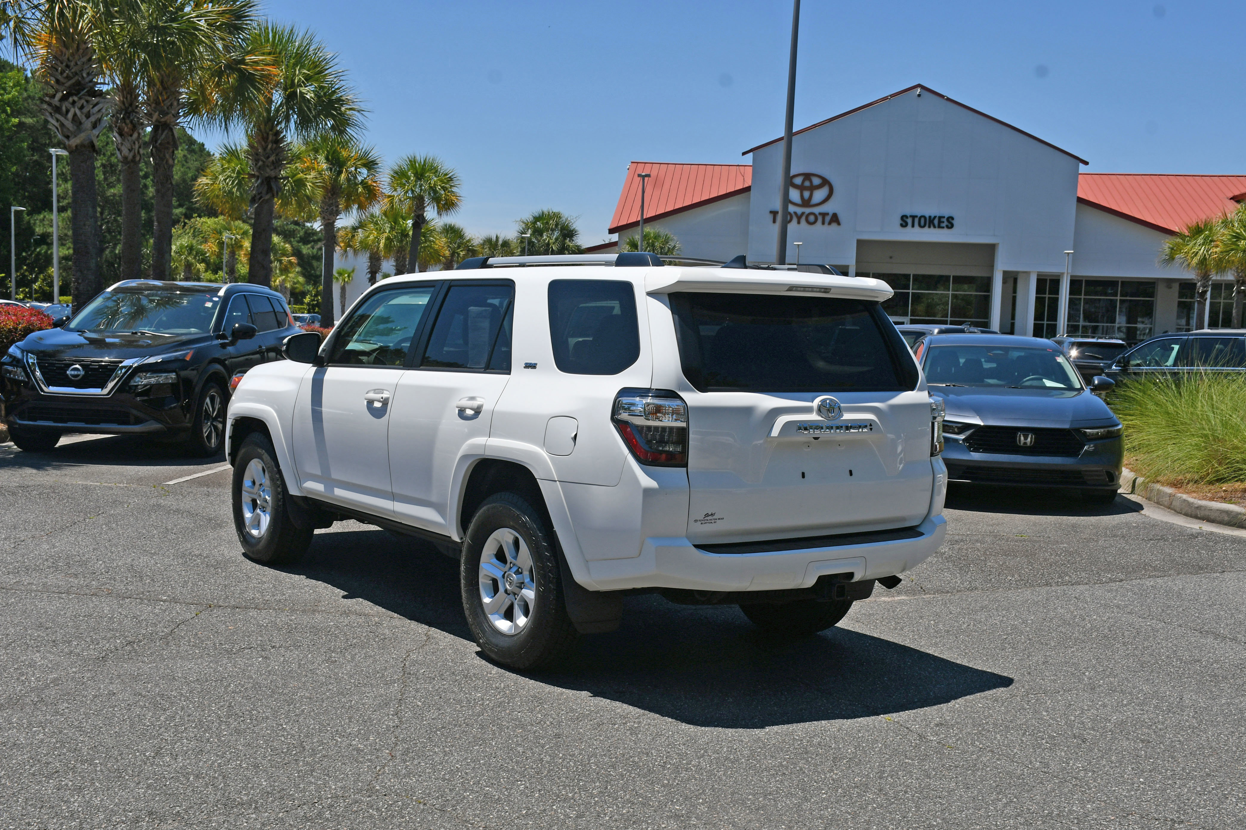 Used 2022 Toyota 4Runner SR5 Premium w/ Moonroof Package RWD image 3