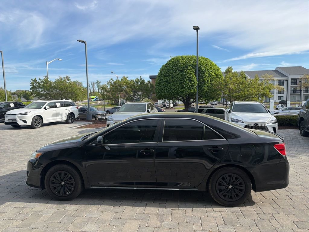 Used 2014 Toyota Camry LE FWD image 25