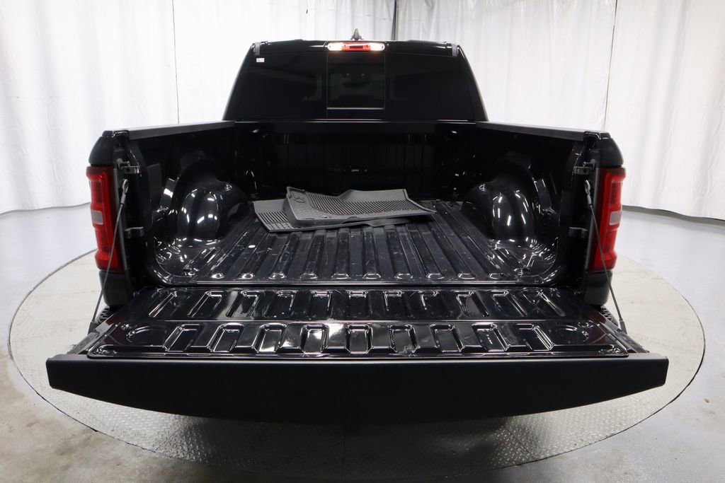 Used 2025 RAM 1500 Laramie w/ Sport Appearance Package AWD/4WD image 16