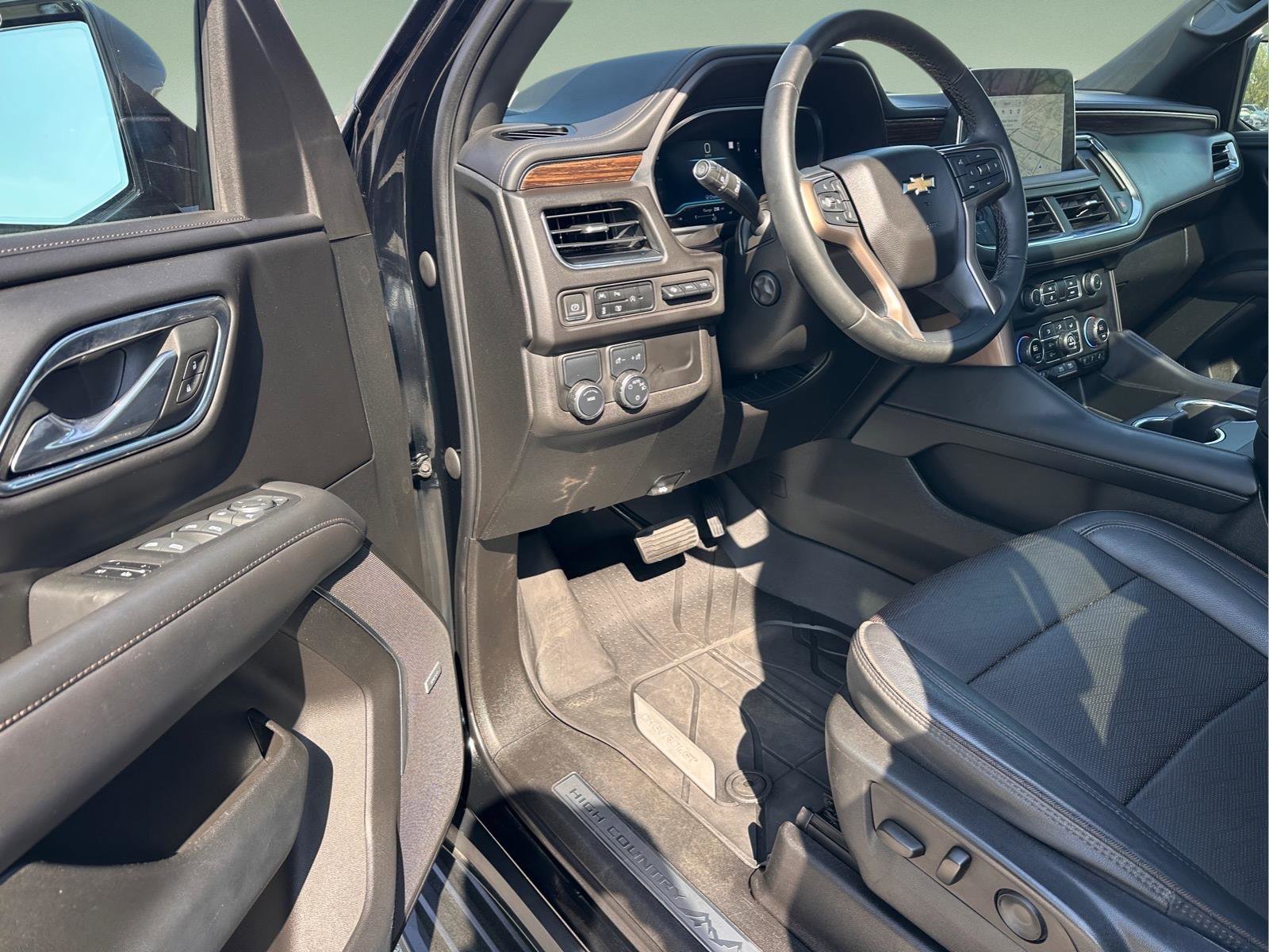 Used 2023 Chevrolet Suburban High Country RWD image 10