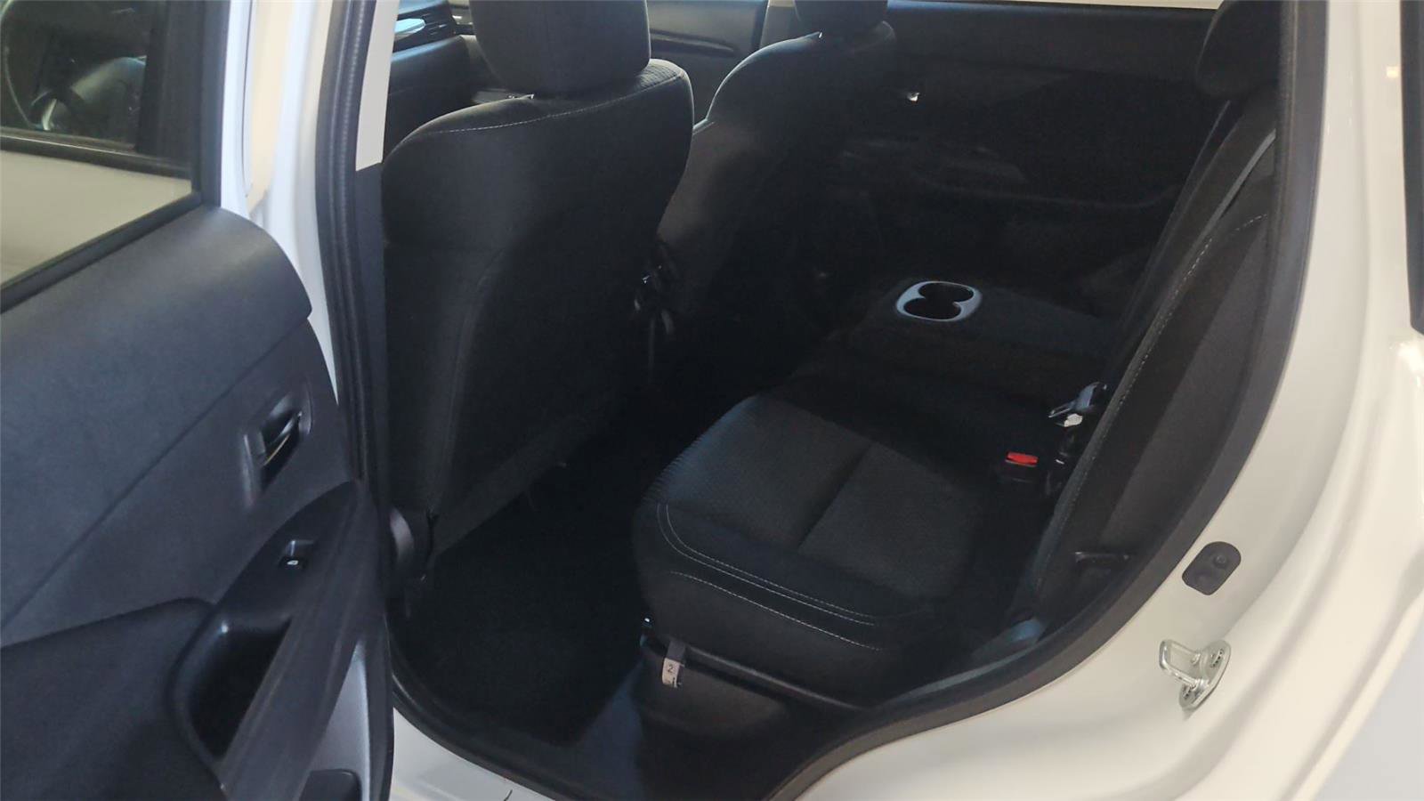 Used 2019 Mitsubishi Outlander ES image 4