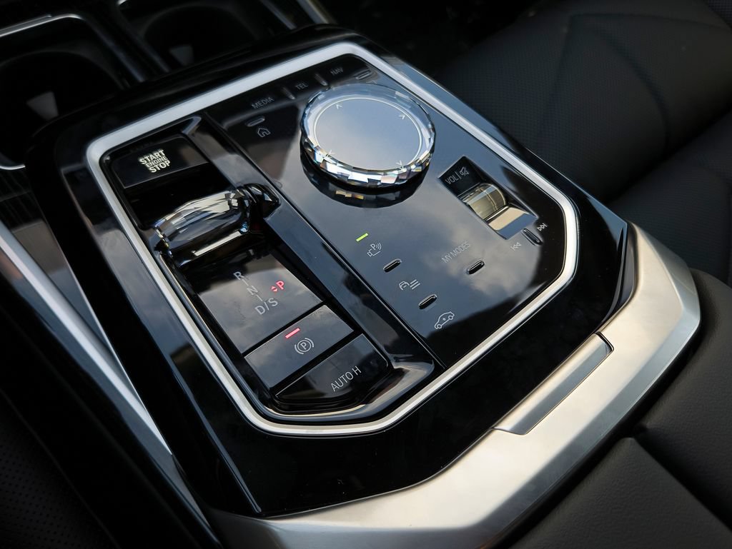 New 2026 BMW 740i w/ Premium Package RWD image 10