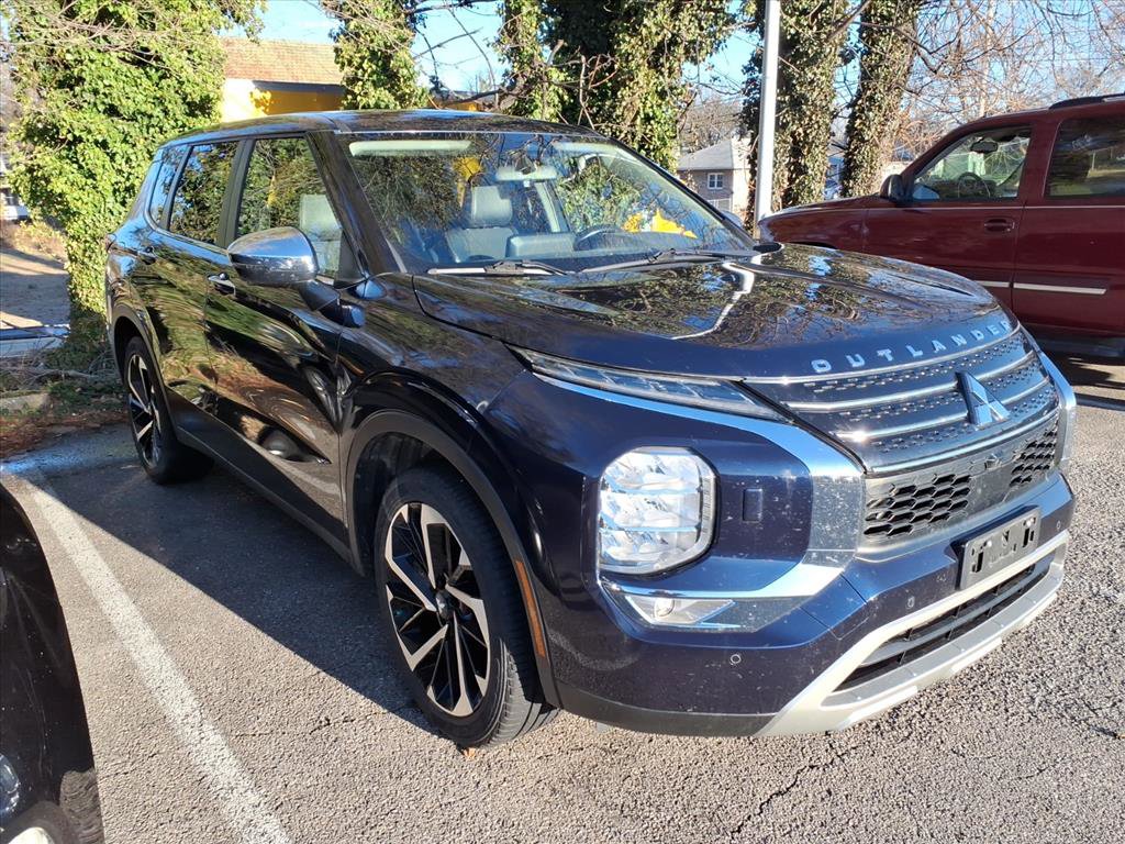 Used 2022 Mitsubishi Outlander SE image 1