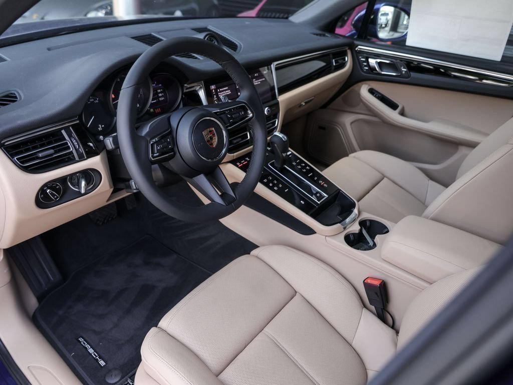 Certified 2026 Porsche Macan AWD/4WD image 4