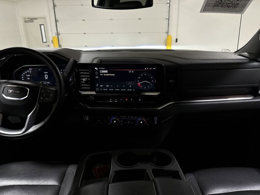 Used 2025 GMC Sierra 1500 SLT image 10