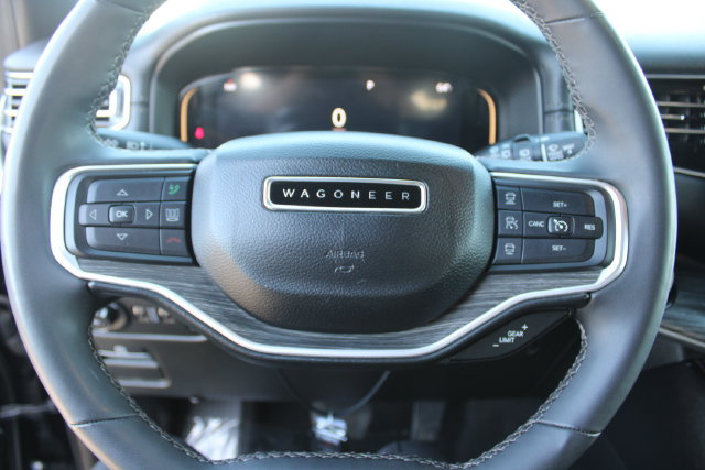 Used 2024 Jeep Wagoneer L Series II AWD/4WD image 25