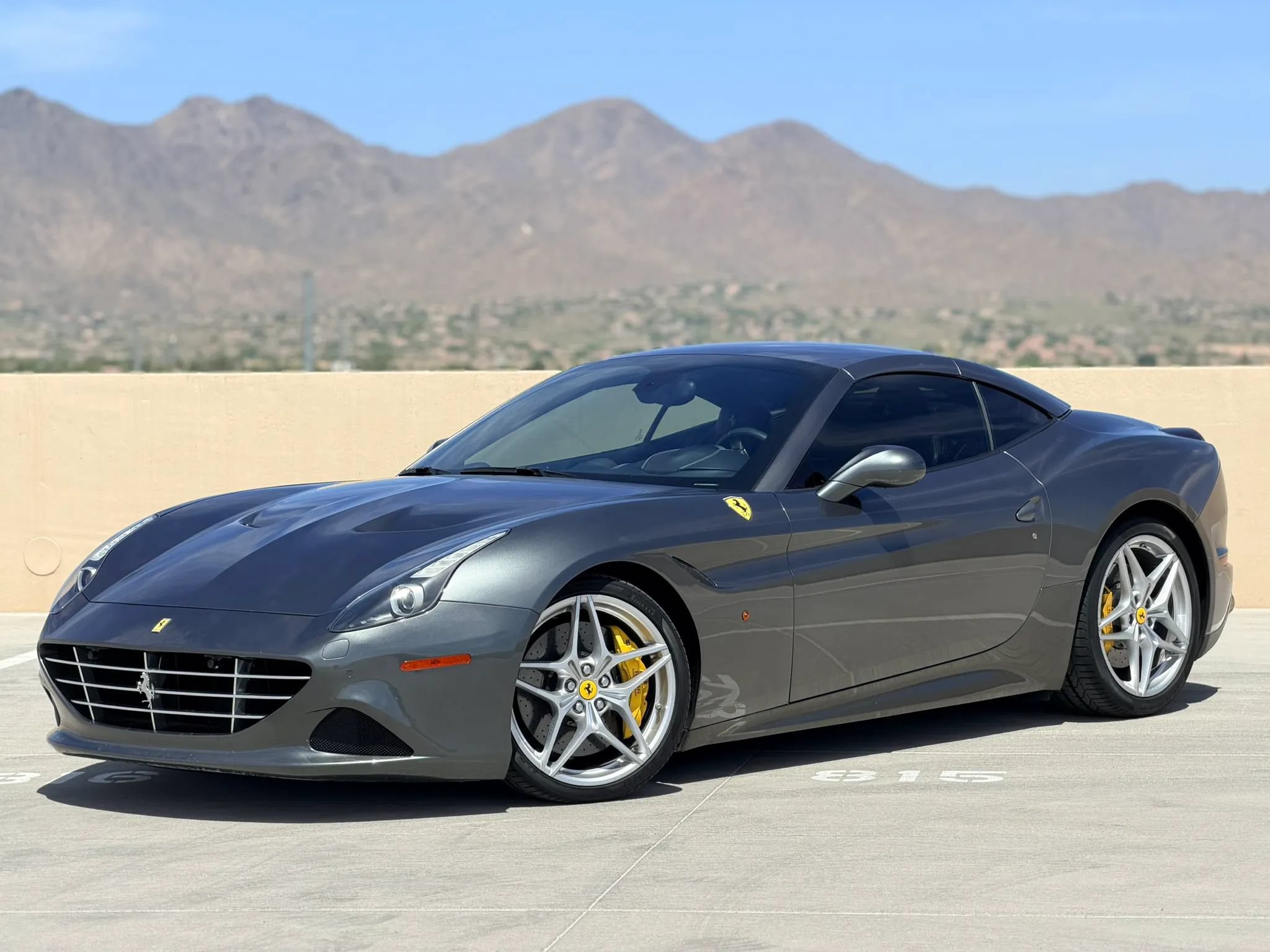 Used 2015 Ferrari California T RWD image 11