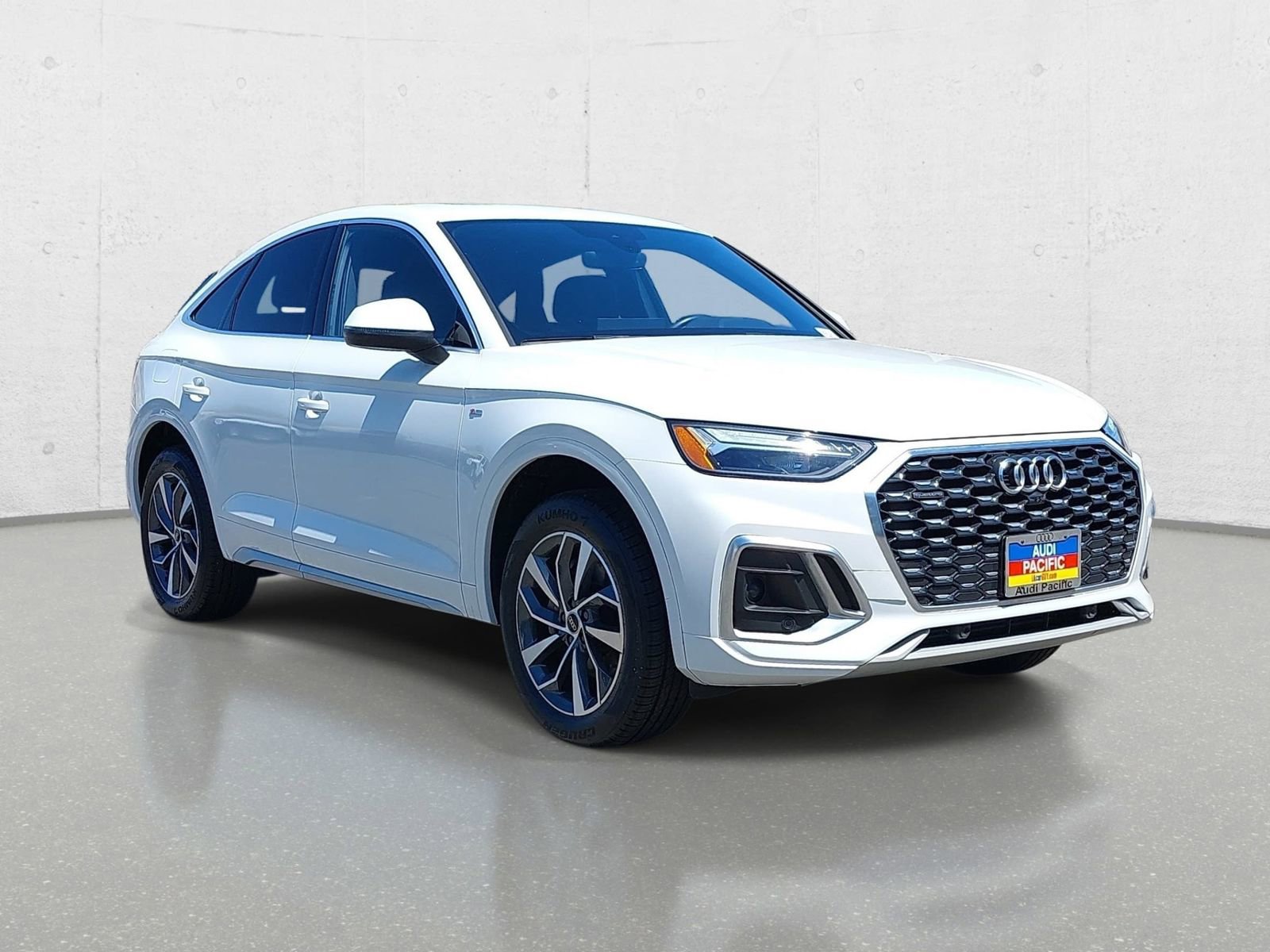 Used 2023 Audi Q5 2.0T Premium Plus w/ Premium Plus Package AWD/4WD image 3