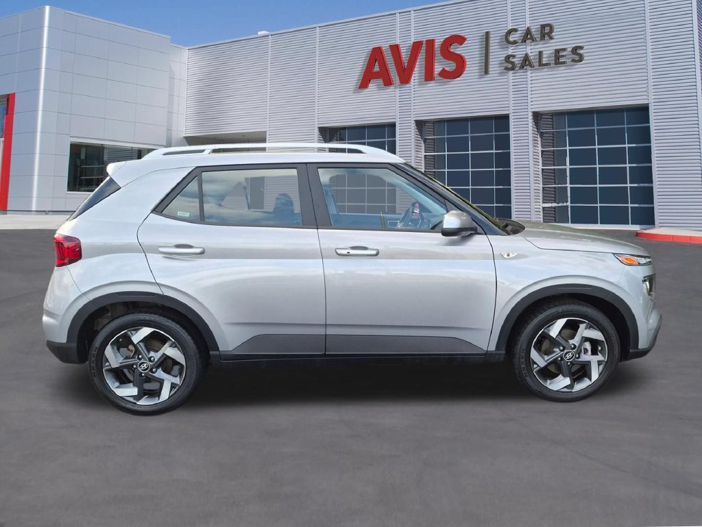 Used 2025 Hyundai Venue SEL FWD image 5