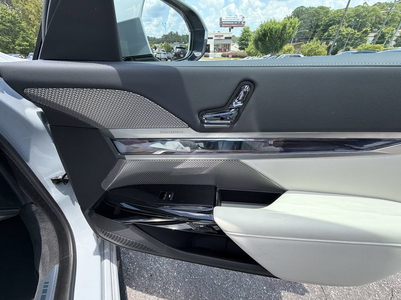 Certified 2025 BMW 740i xDrive AWD/4WD image 33