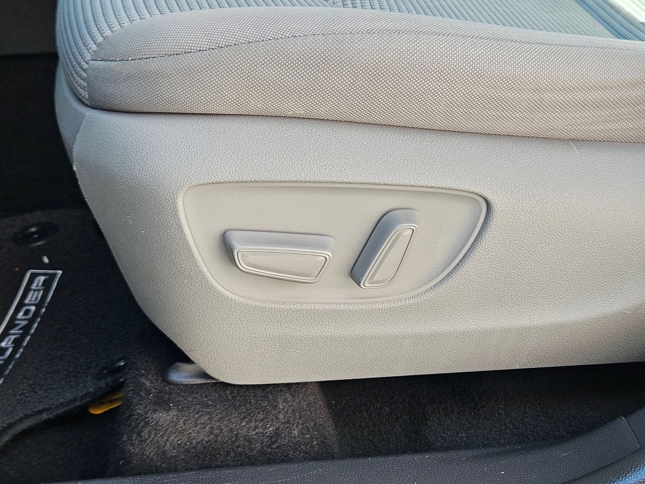 Used 2020 Toyota Highlander LE image 20