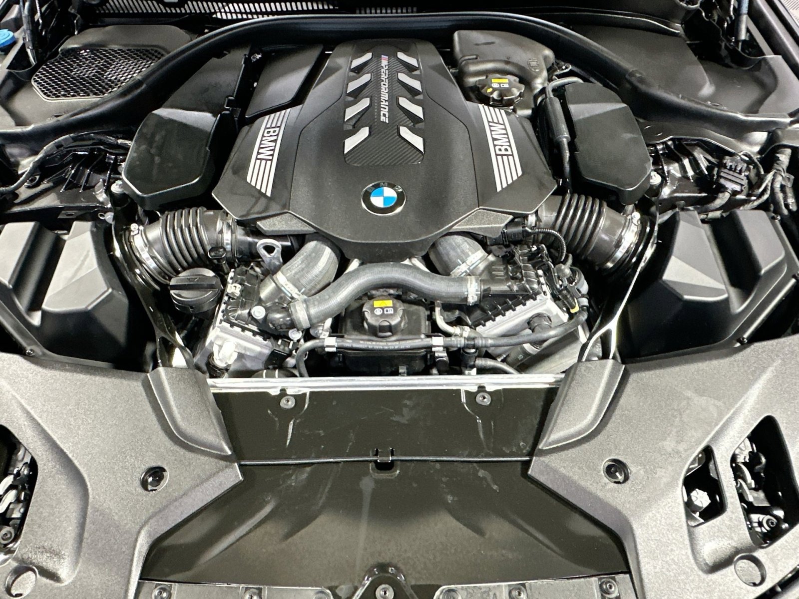 Used 2020 BMW M550i xDrive image 40