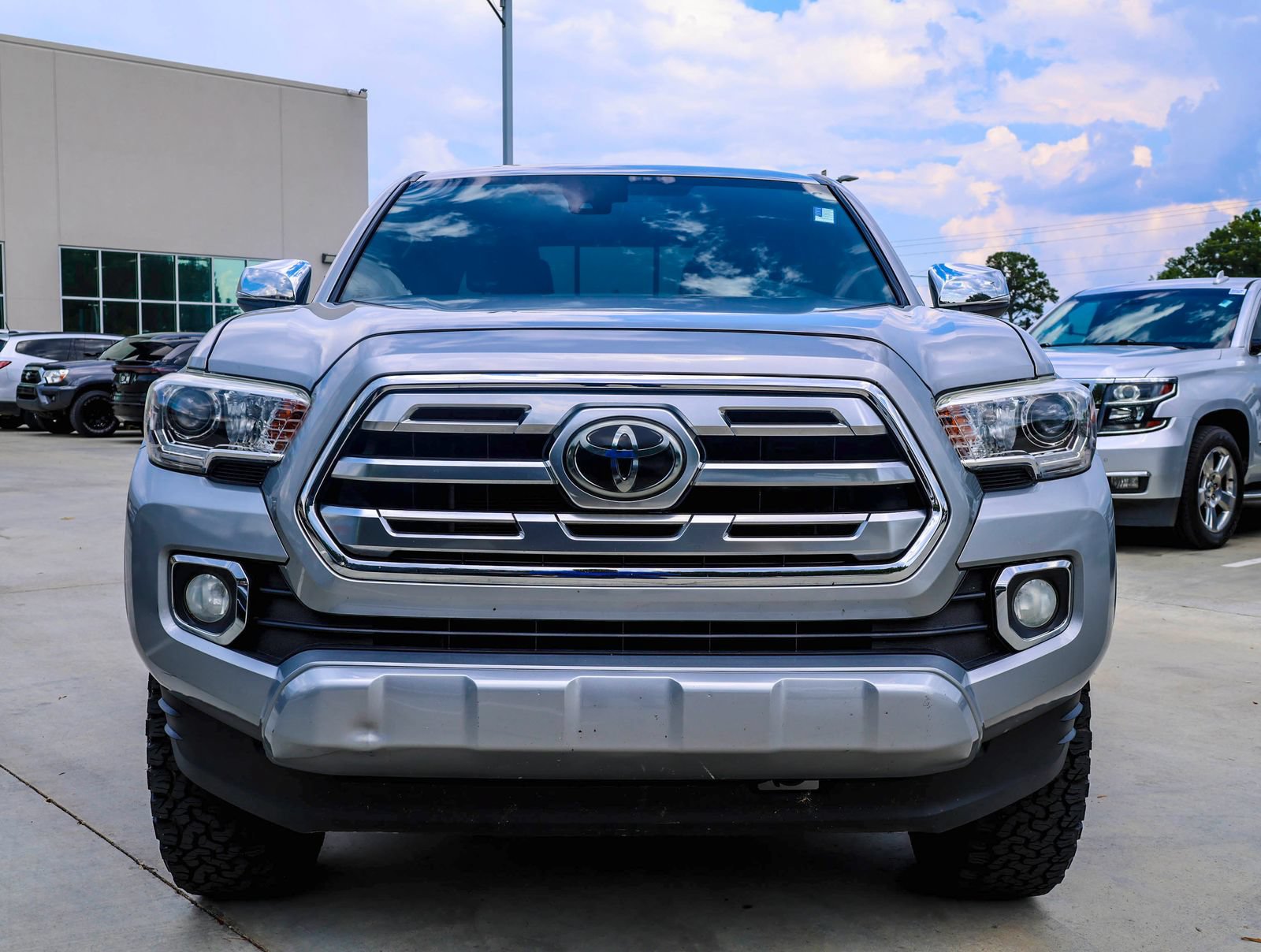Used 2019 Toyota Tacoma Limited AWD/4WD image 4